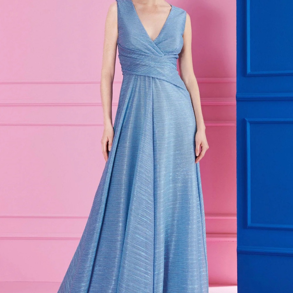 Talbot Runhof 
Elegant Blue Evening Gown